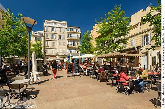 Walking tour of Marseille Old Town + optional transport & food