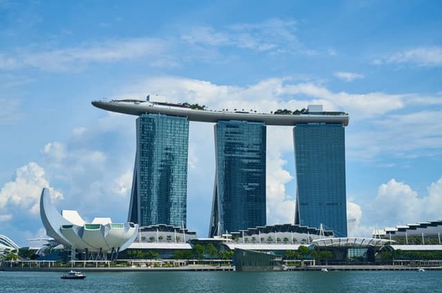 Discover Singapore: Guided City Highlights Tour