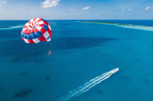 Kota Kinabalu Parasailing and Snorkeling Island Trip