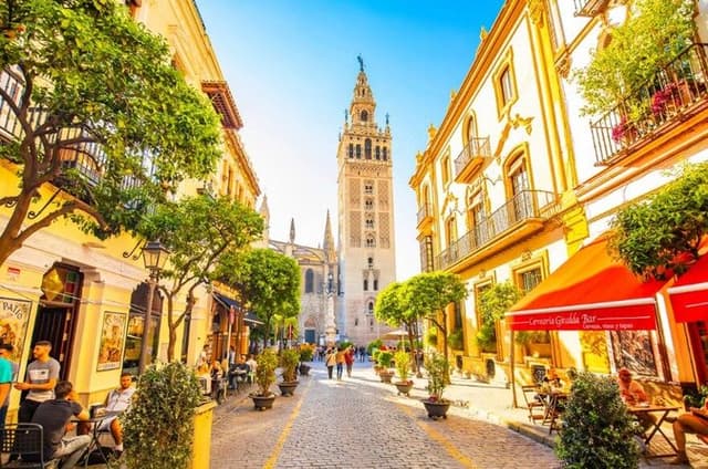 Cruise-Friendly Seville Tour with Leisure Time from Cadiz Port