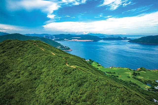 Private tour : Hike the Dragon's Spine in Hong Kong