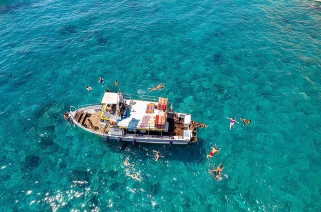 Ponza Island: Full Day Cruise Trip from Anzio with Lunch on board