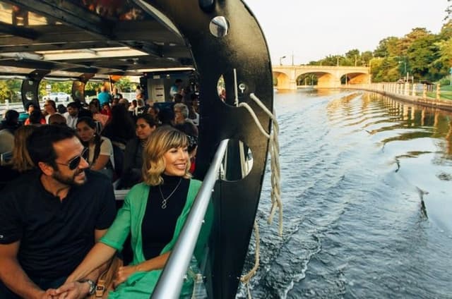 Ottawa Premium City Tour with Parliament Hill & Canal Cruise