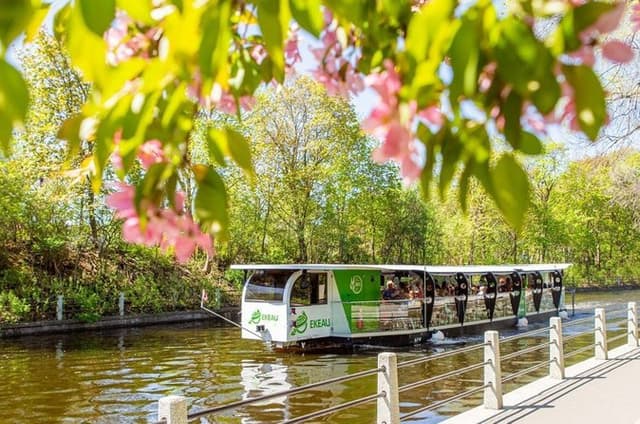 Best of Ottawa Small Group Tour with Rideau Canal Cruise