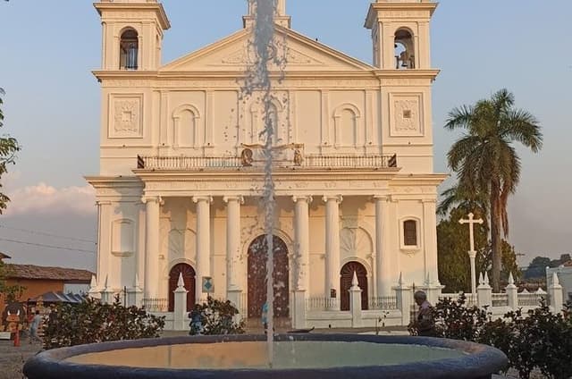The Best of Colonial Suchitoto and Archaeology of Cihuatan