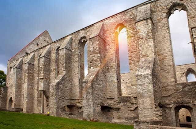 Tallinn Private Tour: Old Town, Kadriorg & Viimsi Museum