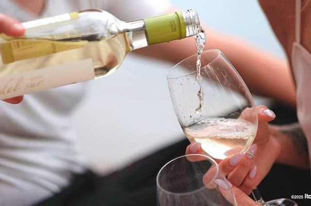 Private Tour: Trani walking tour with Moscato wine tasting
