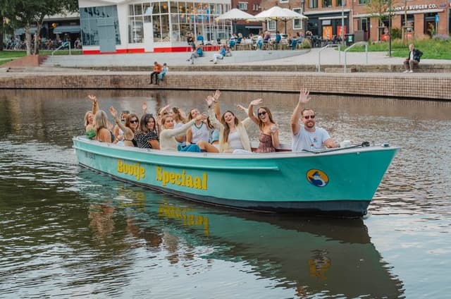 Groningen: Canal Cruise - open boat (optional) Audio Guide