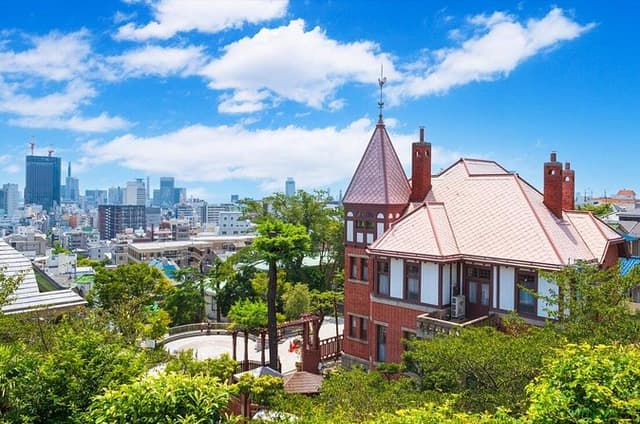 Kobe Highlights Tour with Arima Onsen or Akashi Bridge