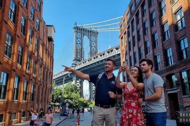 Private Brooklyn Bridge and DUMBO Walking Tour NYC