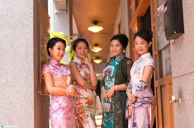Vintage Taipei: Qipao Experience, Maokong Sunset & Tea (Private)