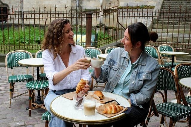 Vegan French Food and Historical Walking Tour in Bordeaux