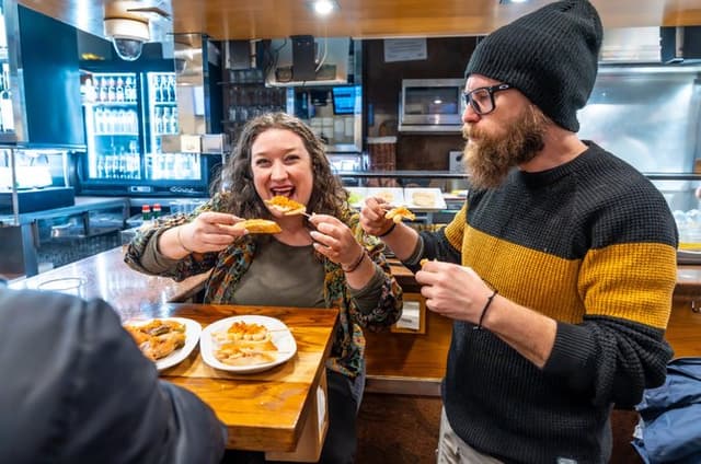 Cadiz Food Tour: Tapas, Drinks and Delights with a Local