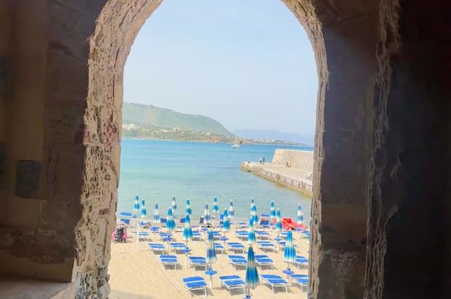 Palermo: Medieval castles of Caccamo & Cefalù. Small Group Tour