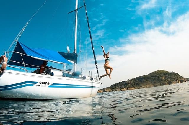 Day on a Sailing Boat in Procida