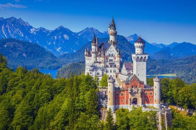Castle Neuschwanstein Guided Audio Tour with Mobile Ticket