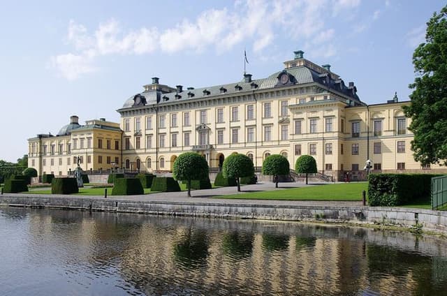 Drottningholm Palace Private Tour with Hotel Transfer