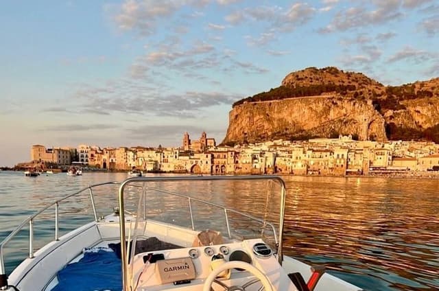 Cefalù : Private Boat Excursion with Aperitif and Snorkeling