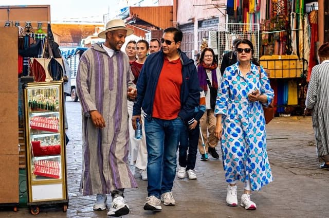 Marrakech: Bahia palace, Saadian Tombs, Souk & Medina Tour