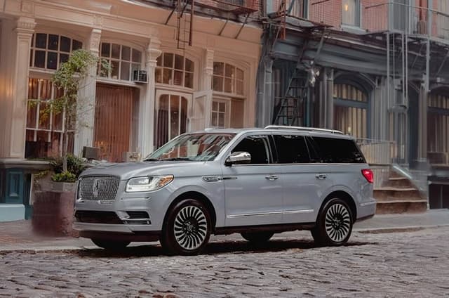 Top Rated Luxury Private VIP Tour by vehicle, Select 3 or 5 hours