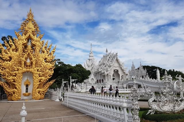 Chiang Rai 7 Highlights Join Tour: White Temple & Golden Triangle