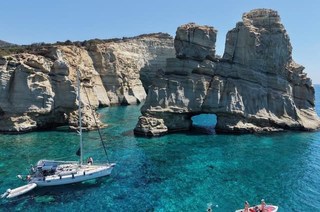 Milos oneiro-kleftiko sailing experience with local guide
