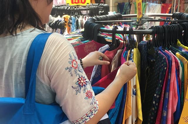 Private Delhi Shopping Tour with Local Guide