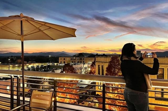 Asheville Rooftop Sunset Tour with Cocktails and Mountain Views