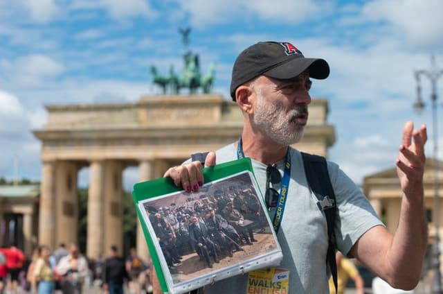 Private Berlin: Iconic Sights and Hidden Gems Walking Tour