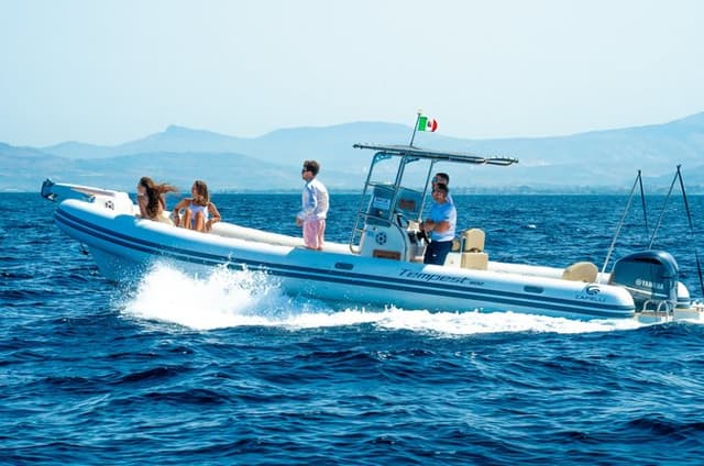 Daily tour in dinghy Favignana and Levanzo