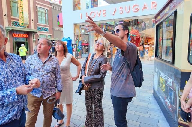Small Group Vegas Strip Walking Tour with Free Drink