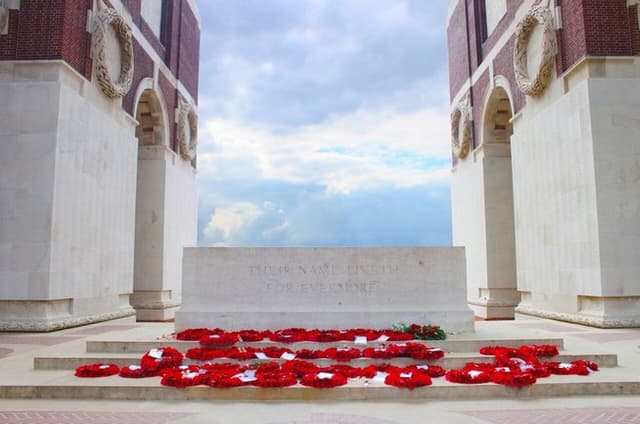 WW1 Somme Battlefields and Amiens Private Day Trip from Paris