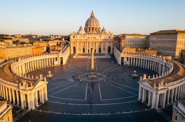 Saint Peter's Basilica Semiprivate Tour with privileged access