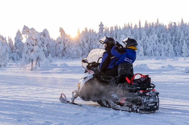 Snowmobile Safari on Tundra - Saariselkä