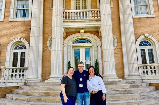 Denver City Highlights & Hidden Gems Bus Tour