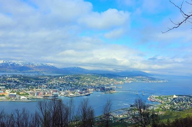 Tromsø Guided Hiking Adventure with Artic Picnic