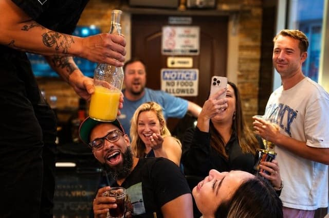 Bar-hop on the Vegas Strip like a local