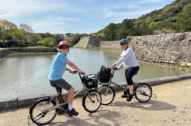 Hagi Samurai Town Cycling Tour with Local Guide (3.5 hours)