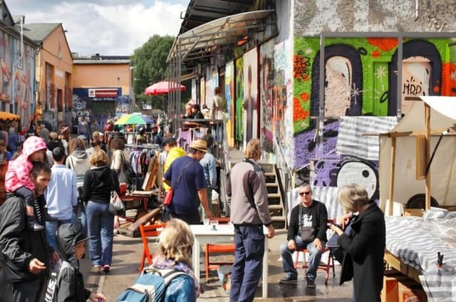 Kiez & Culture: Friedrichshain Local Walk & East Side Gallery