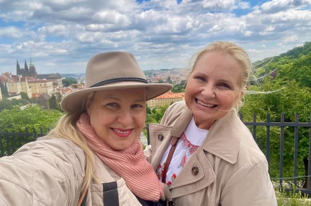 Prague DeLuxe Tour: Views, Hidden Gems, Tastings & River Cruise