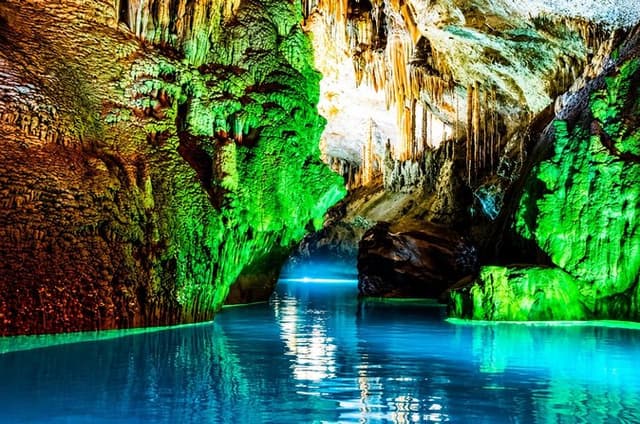 Small Group Tour: Jeita Grotto, Harissa, Byblos with Hotel Pickup