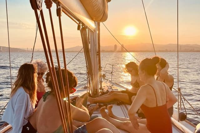 Barcelona Private Sailing Cruise with Drinks & Snacks