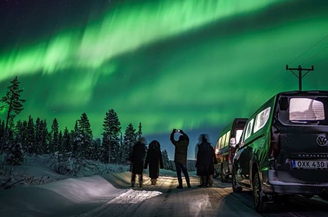 Kiruna: Aurora Chase with Street Food Dinner & Nature Guides