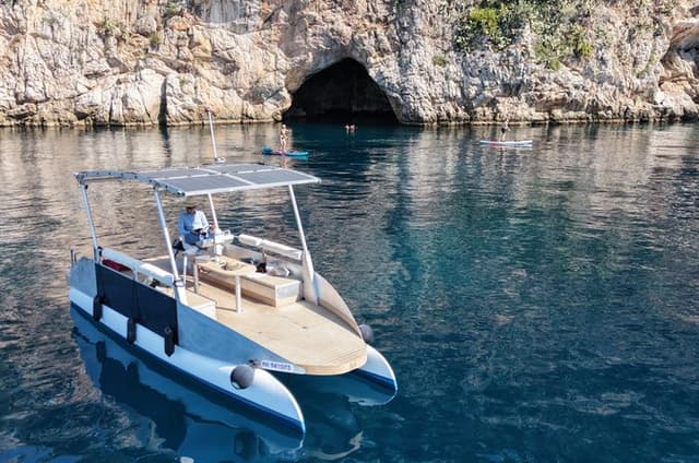 Exploration Solar Boat Tour up to Nice / Monaco - Exclusive Group