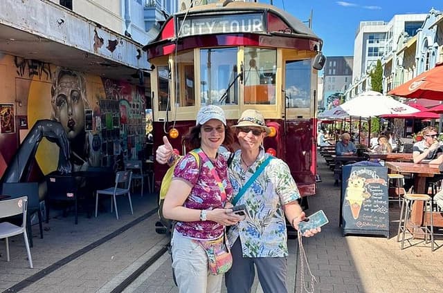 Lyttelton Shore Excursion: Christchurch Highlights & Avon Punting