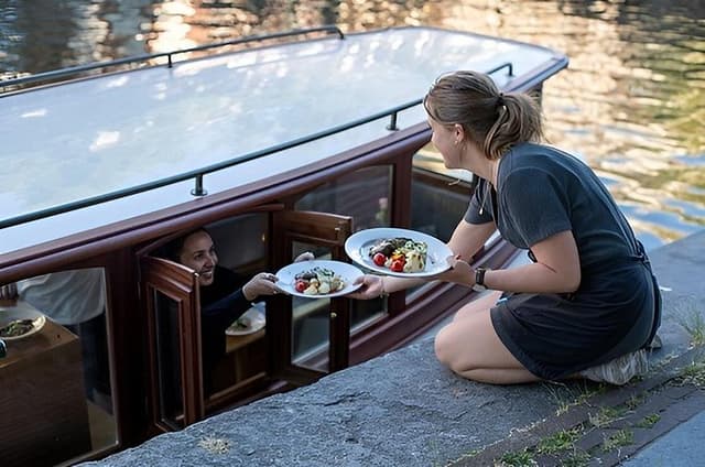 Amsterdam Running Dinner Cruise with 3 or 4 Course Meal