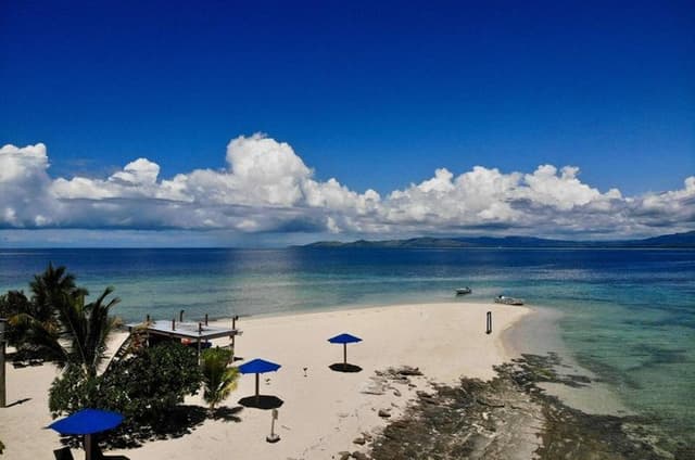 Oolala Cruises on Savala Island