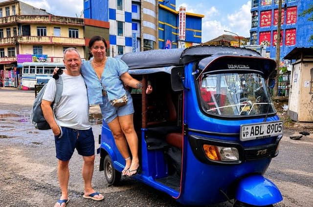 All-Inclusive Colombo: Private Tuk Tuk Tour (Entry Fees & Snacks)
