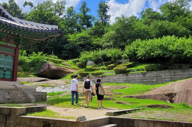 Seoul's Most Peaceful Palace Walk with a Local