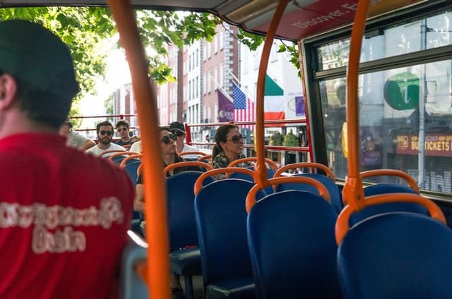 Dublin Live Guided Evening Bus Tour